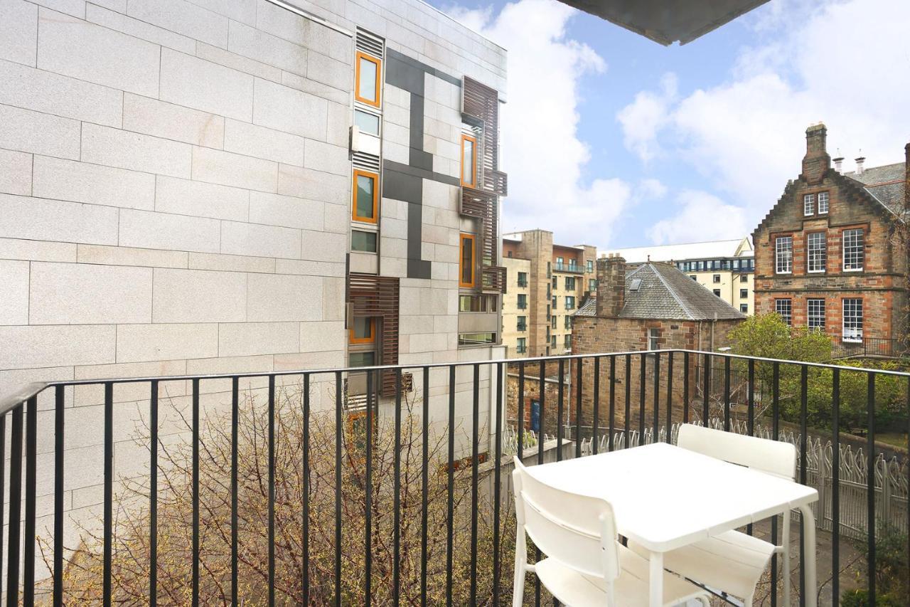 Joivy Contemporary Royal Mile Apartment With Balcony Édimbourg Extérieur photo