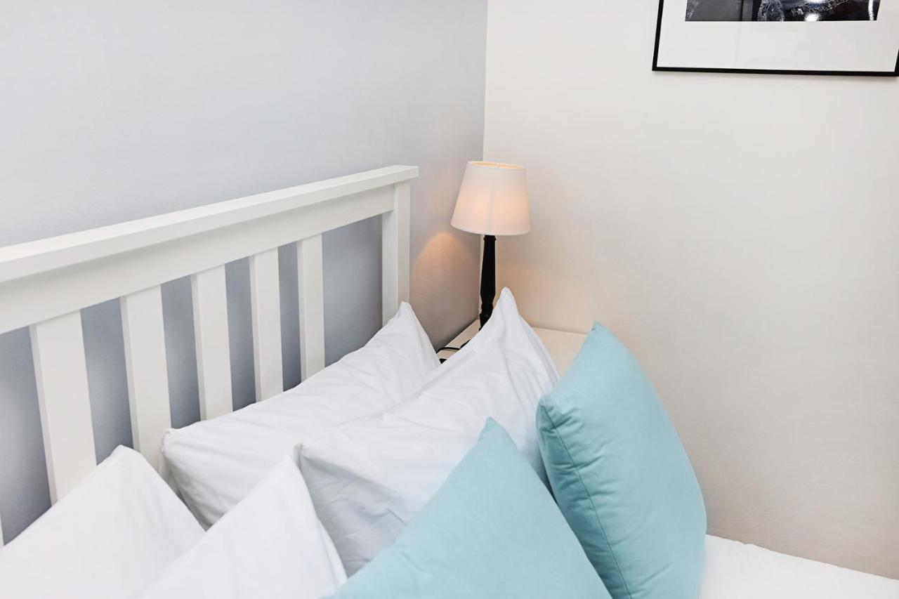 Joivy Contemporary Royal Mile Apartment With Balcony Édimbourg Extérieur photo